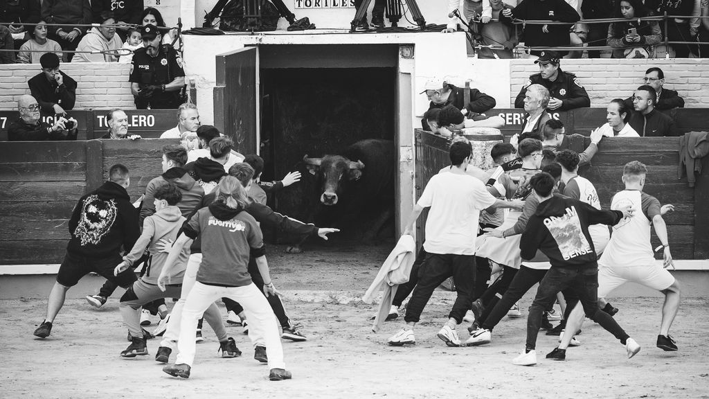 Mejor fotografía monocromo de 2023: ‘A la carrera’ de Loreto Sebastián.