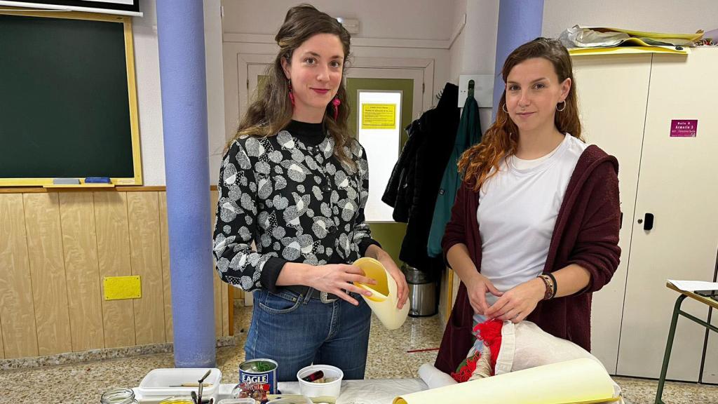 Rocío Vallelado y María Escarda, dos de las trabajadoras del programa 'Arteterapia'