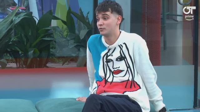 Dave Zulueta, exconcursante de 'Operación Triunfo' durante su visita a la academia.