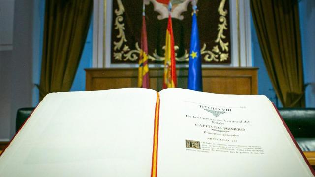 Constitución Española. Foto: cuenta oficial de Emiliano García-Page en X