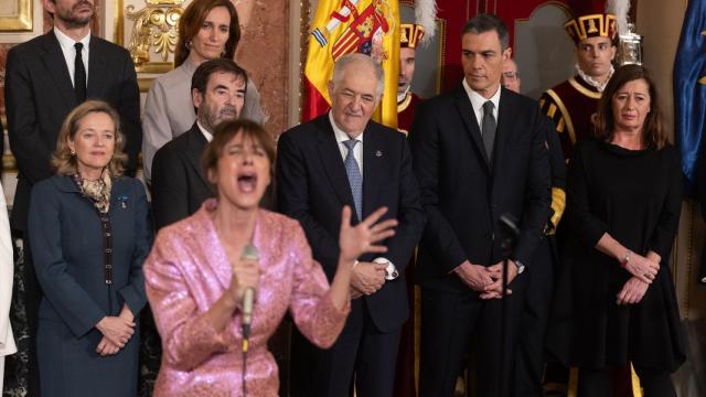 María Berasarte, durante su interpretación de 'Al Alba' en el Salón de los Pasos Perdidos del Congreso.