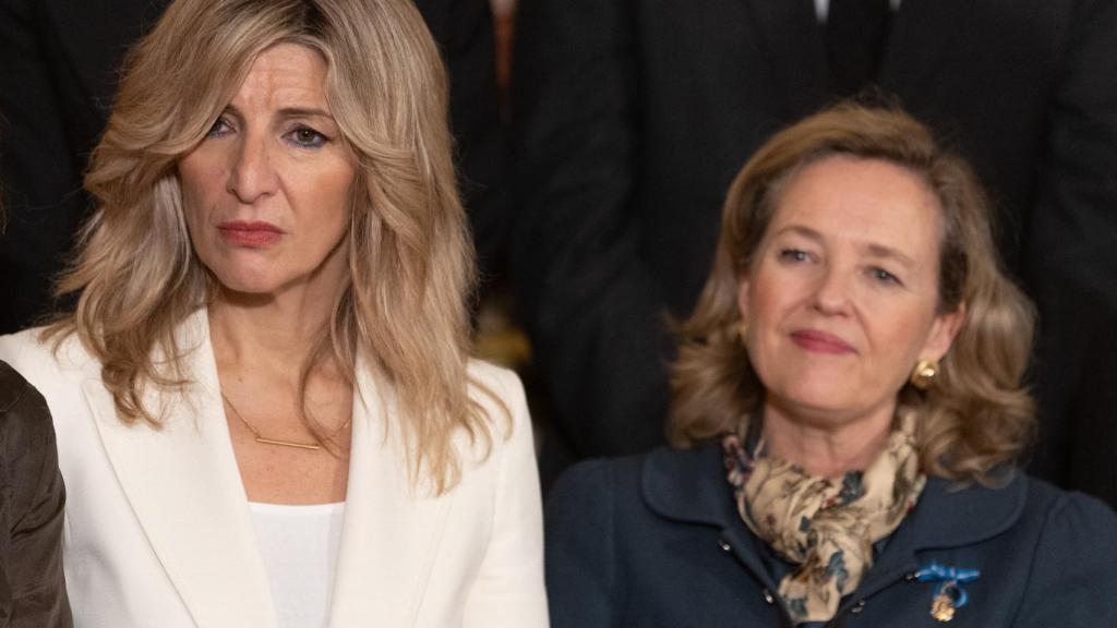 La líder de Sumar y vicepresidenta segunda del Gobierno, Yolanda Díaz, junto a la vicepresidenta primera, Nadia Calviño.