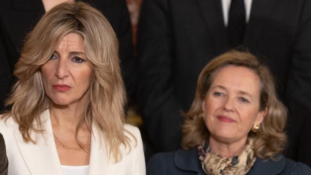 La vicepresidenta segunda y ministra de Trabajo y Economía Social, Yolanda Díaz , y la vicepresidenta primera y ministra de Economía, Comercio y Empresa, Nadia Calviño.