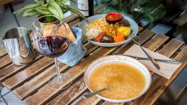 Cocido madrileño en dos vuelcos.