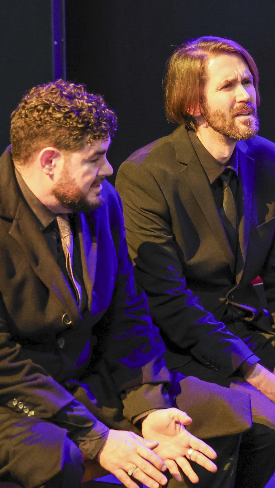 Manuel y Paco Martínez Velasco durante el último adiós en el Teatro La Latina.