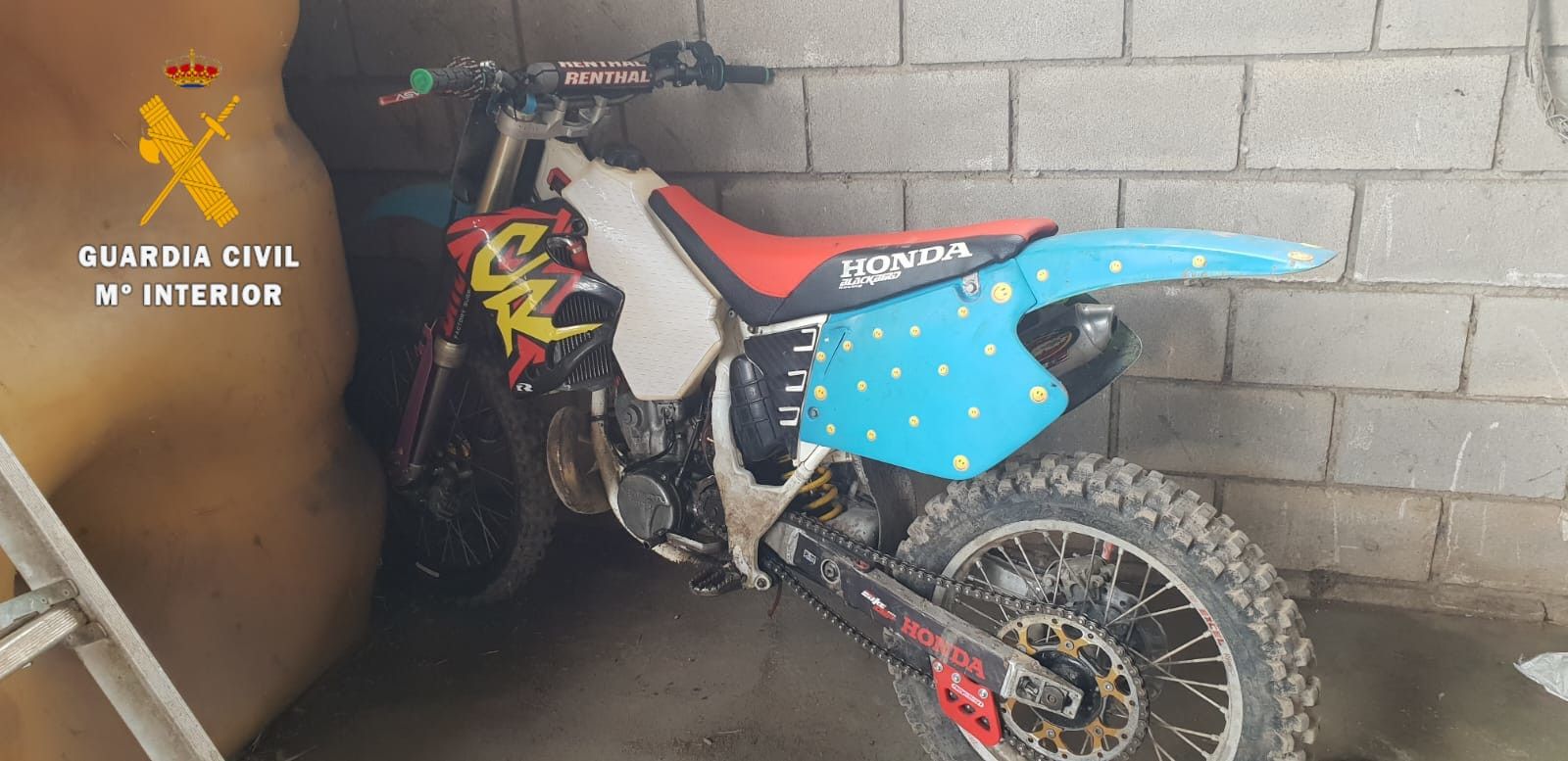 Una de las cuatro motos robadas en Gallegos de Argañán, Salamanca