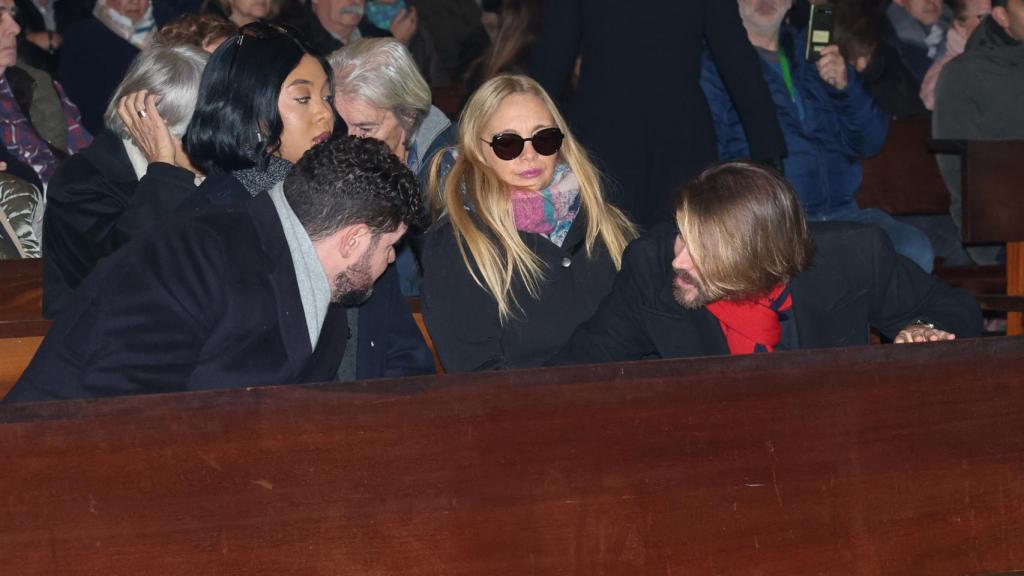 Diana Patricia en medio de los hermanos Martínez Velasco, el pasado domingo en Valladolid.