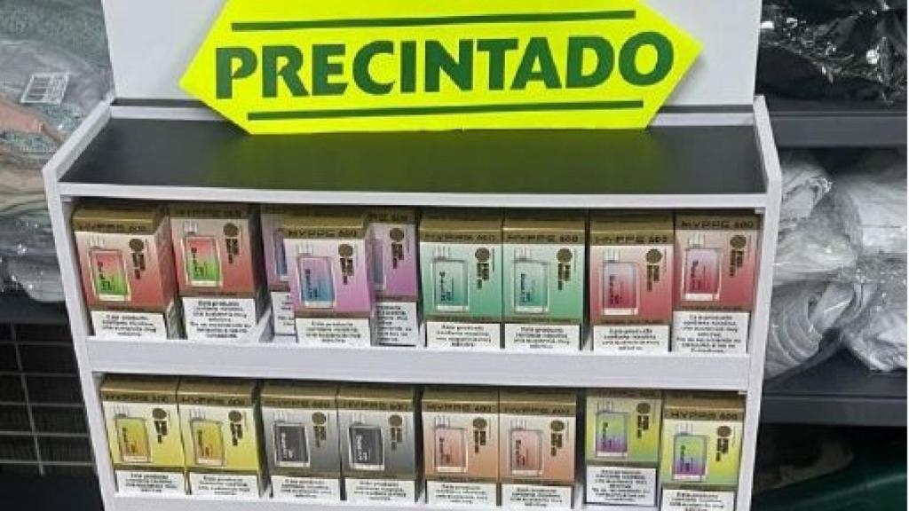 Parte de los vapeadores interceptados.