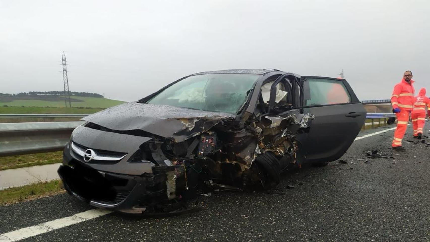 Estado en el que ha quedado uno de los coches implicados en el accidente de la A-67