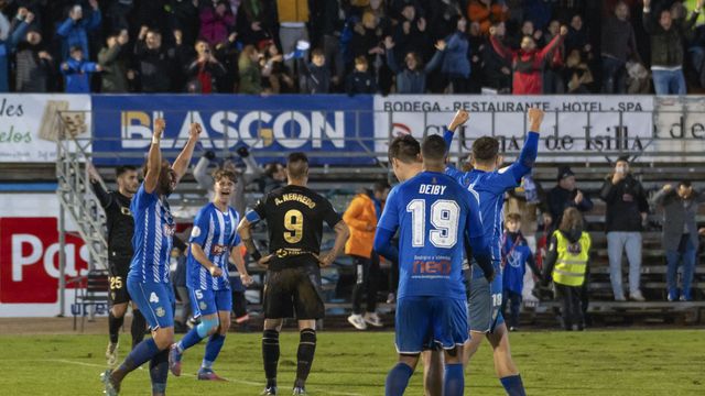 Los jugadores del Arandina celebran su triunfo ante el Cádiz