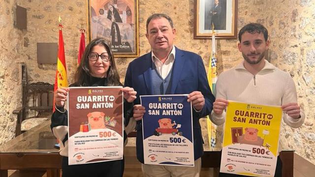 Natalia Rodríguez, concejala de consumo local, Manuel Fernández, alcalde de Gálvez y Sergio Perea, concejal de comunicación.