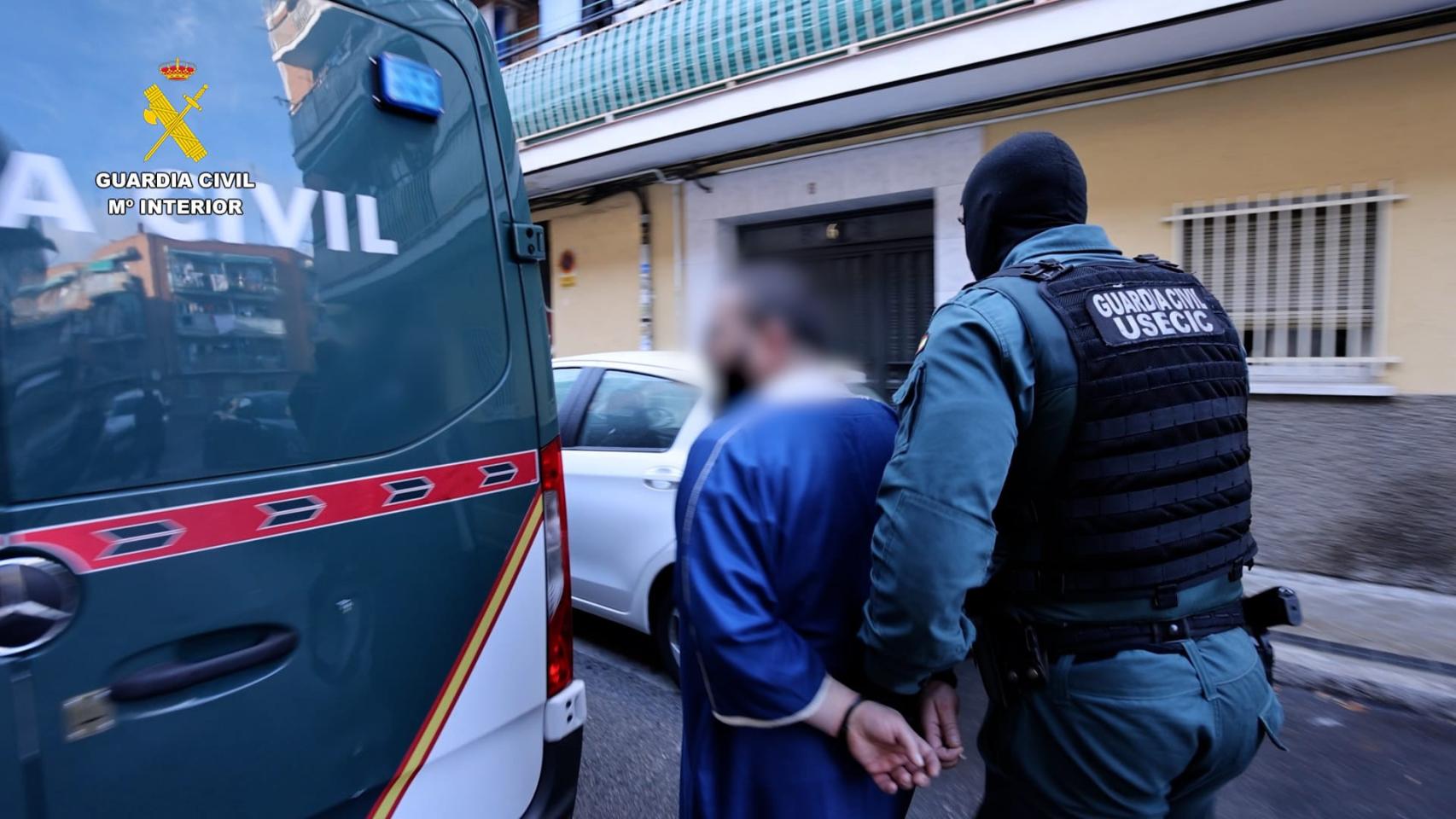 Detienen a un profesor de árabe en Madrid que captaba menores para el Daesh