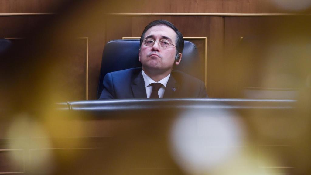 El ministro de Exteriores, José Manuel Albares, en su escaño del Congreso, el pasado martes.