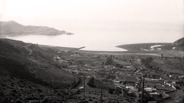 Estado original de la Bahía de Portmán en La Unión, al poco tiempo de haber comenzado los vertidos mineros.