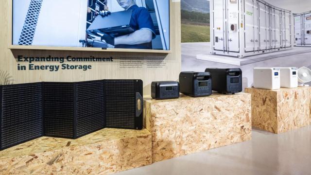 Los paneles solares y estaciones de energía de Acer.