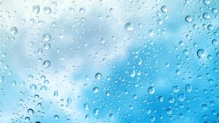 Gotas de condensación en un cristal