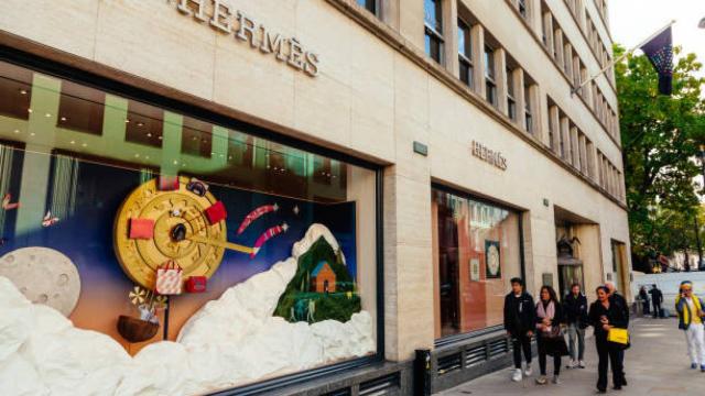 Escaparate de una tienda de la marca Hermês