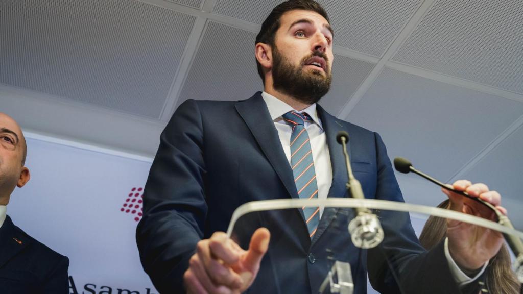 El vicepresidente Antelo, este lunes, en una rueda de prensa en la Asamblea Regional, tras comparecer para explicar los presupuestos de 2024 en las áreas que gestiona.