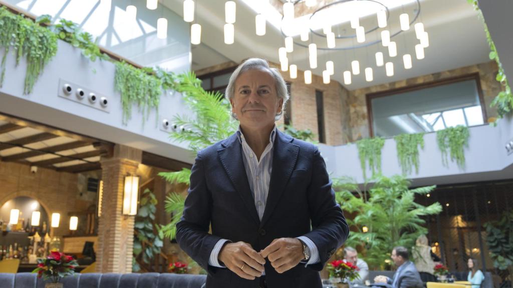 Manolo Tornay posa para la entrevista con El Español de Málaga.