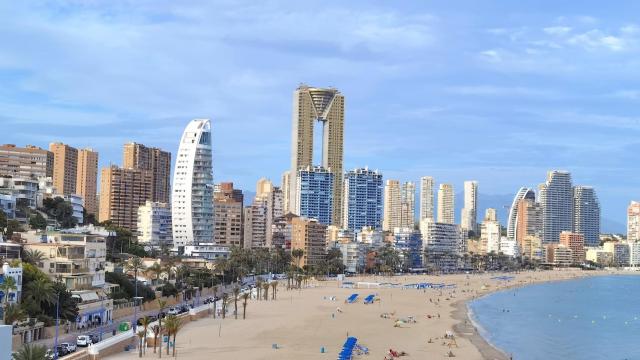 Vista de la playa de Benidorm, uno de los diez destinos más deseados en el Bono Viaje 2023.
