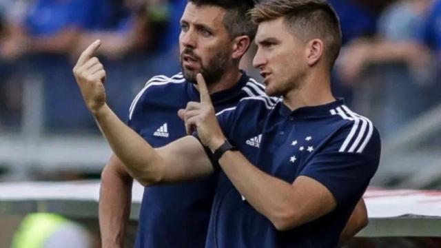 Paulo Pezzolano junto a Varini