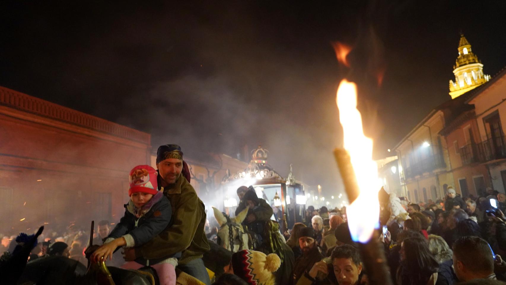 Procesión de la Virgen de los Pegotes en Nava del Rey