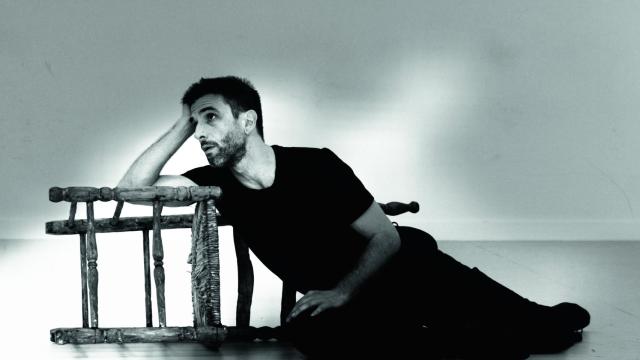 Valeriano Paños, en un ensayo de danza para guitarra. Foto: Rafael Estévez