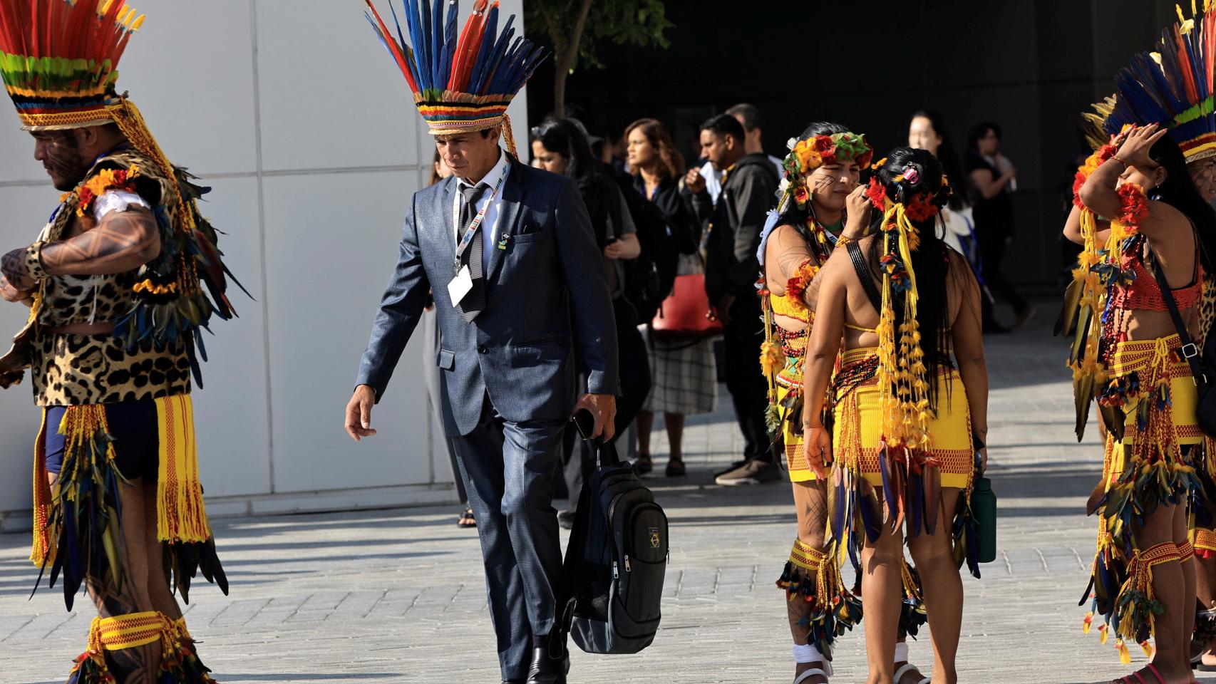 Delegados de diferentes países llegan a la COP28.
