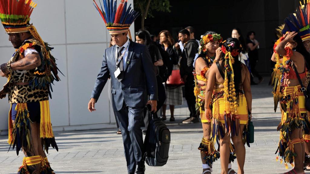Delegados de diferentes países llegan a la COP28.