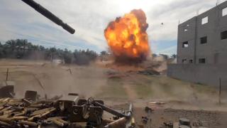 El ejército de Israel atacando Jan Yunis.