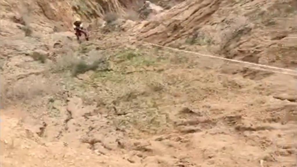 El bombero que ha rescatado al perro en las Barrancas de Burujón.