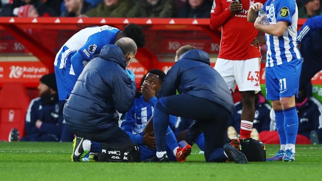 Ansu Fati, tras lesionarse con el Brighton en un partido de la Premier League