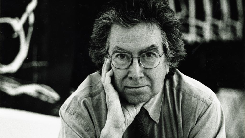 Antoni Tàpies frente a una xilografía  de gran formato en el estudio Stoob de St. Gallen, en 1993. © Photo: Franziska Messner-Rast, 2023