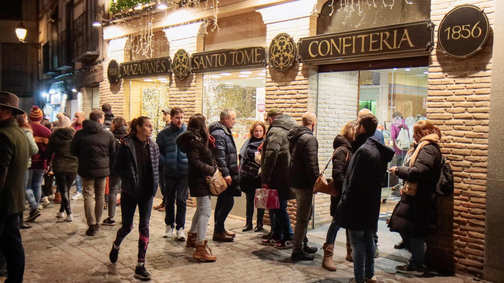 Las calles de Toledo, a reventar de turistas este puente. / Foto: Javier Longobardo.