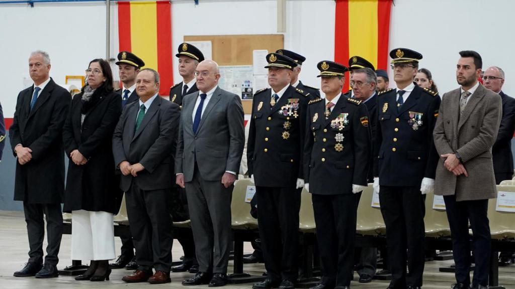 Autoridades civiles y militares asisten este domingo al acto institucional, en el que las aeronaves fueron las protagonistas