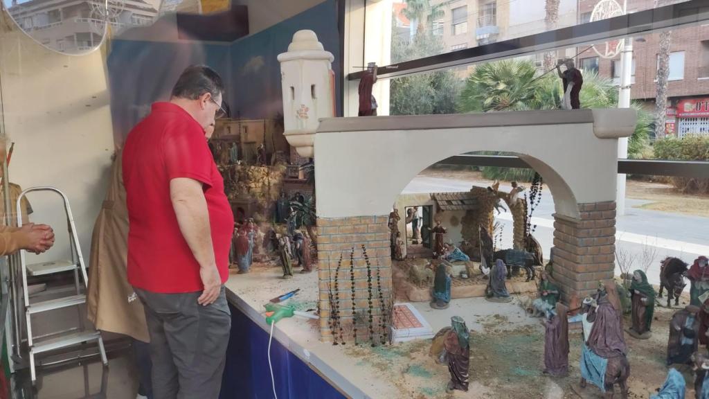 Imagen del proceso de confección del Belén.