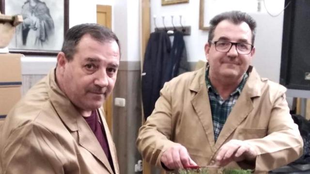 Claudio Navarro Bertomeu y Gregorio Navarro Bertomeu, miembros de la Asociación Sagrado corazón de Jesús.