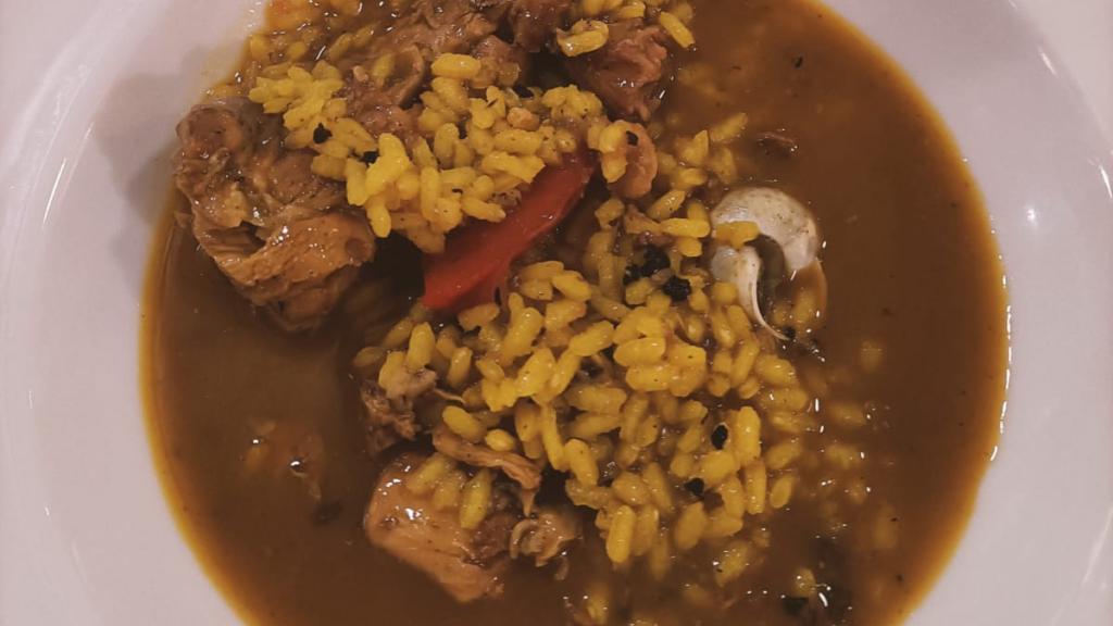 El arroz caldoso de conejo, caracoles y trufa del Racó de Pere i Pepa, en Pinoso.