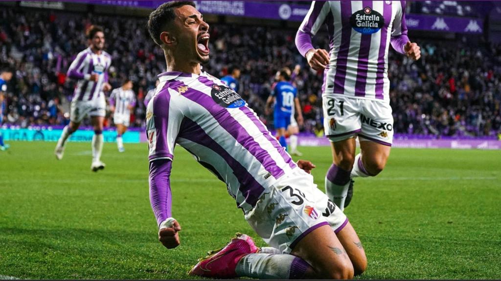 Isra Salazar celebra el tanto de la victoria contra el Amorebieta