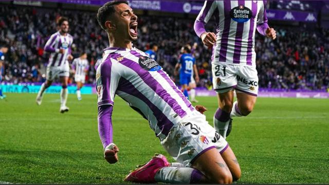 Isra Salazar celebra el tanto de la victoria contra el Amorebieta