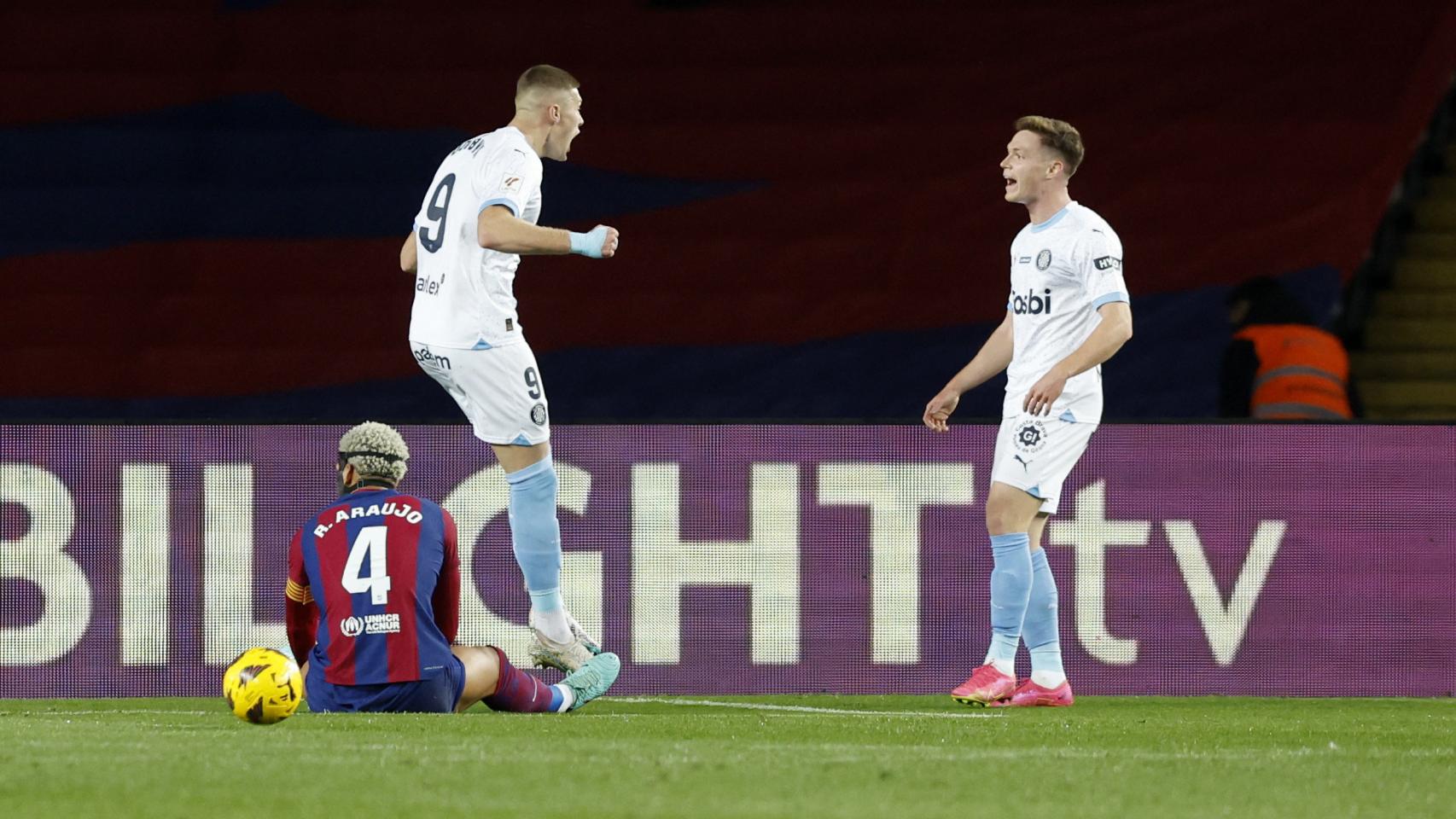 Dovbyk y Tsygankov celebran el 0-1
