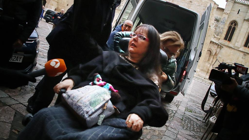 Raquel Díaz llegando al juicio contra su exmarido Pedro Muñoz