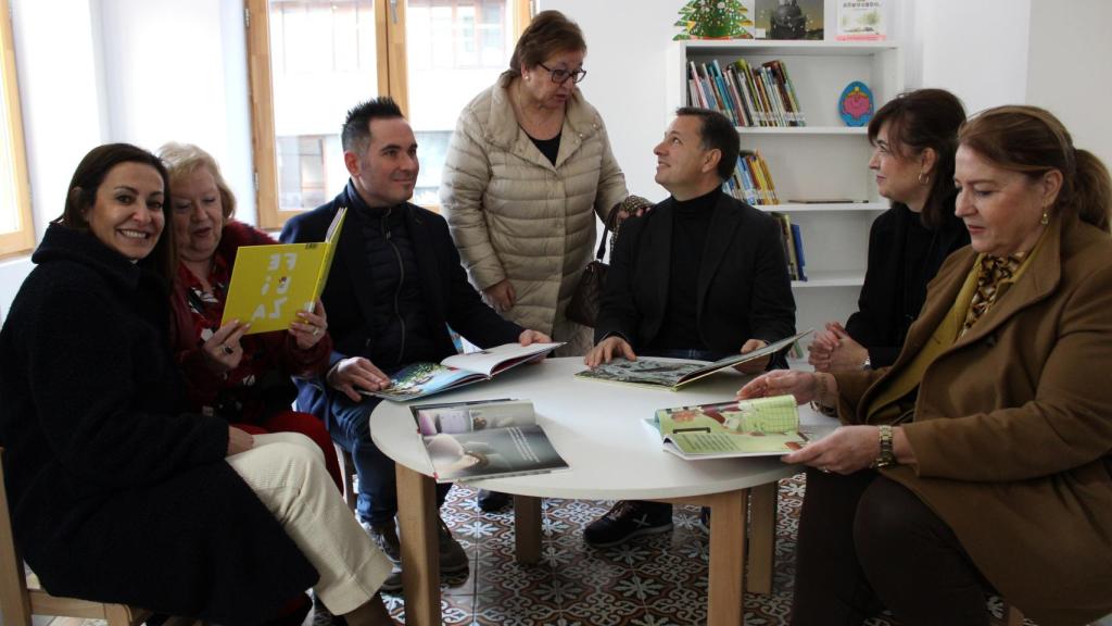 Una de las salas de lectura de la biblioteca.