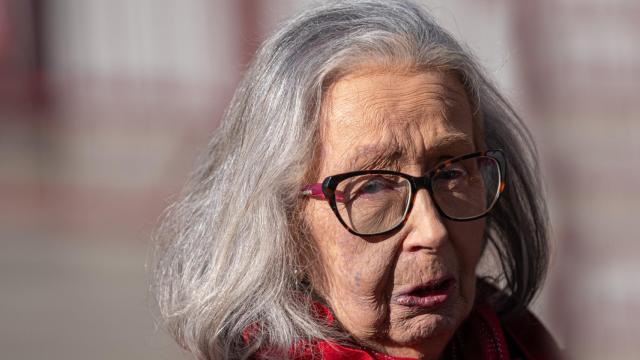 La madre de Itziar Castro, en la capilla ardiente de su hija.