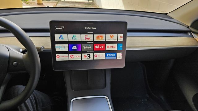 Canales de televisión en un Tesla