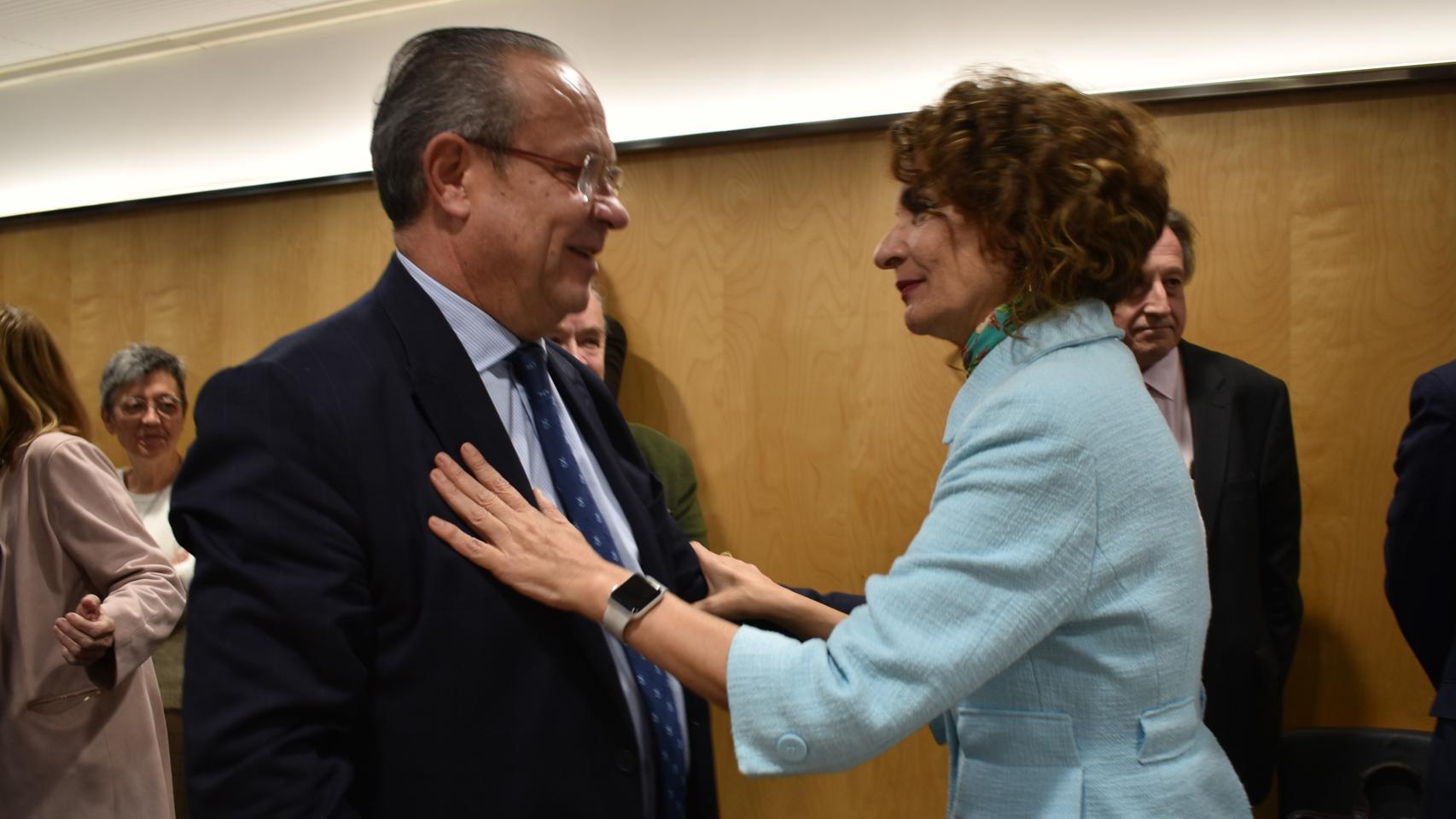 Juan Alfonso Ruiz Molina y María Jesús Montero, este lunes en Madrid.