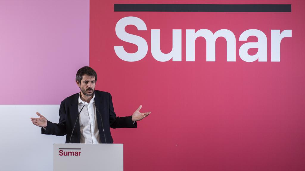 El portavoz de Sumar y ministro de Cultura, Ernest Urtasun, este lunes en la sede de la formación..
