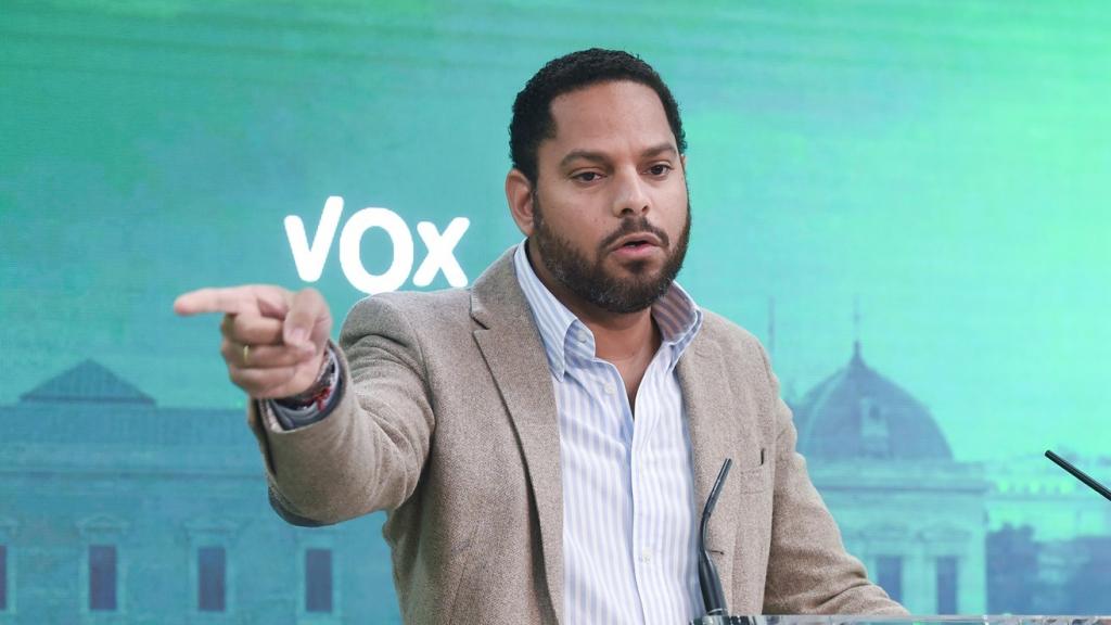 El secretario general de Vox, Ignacio Garriga, este lunes en rueda de prensa.