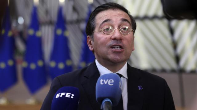 José Manuel Albares, ministro de Exteriores, este lunes a su llegada al Consejo.