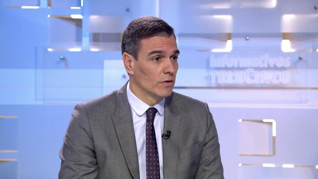 El presidente del Gobierno, Pedro Sánchez, este lunes en la entrevista realizada en Telecinco.